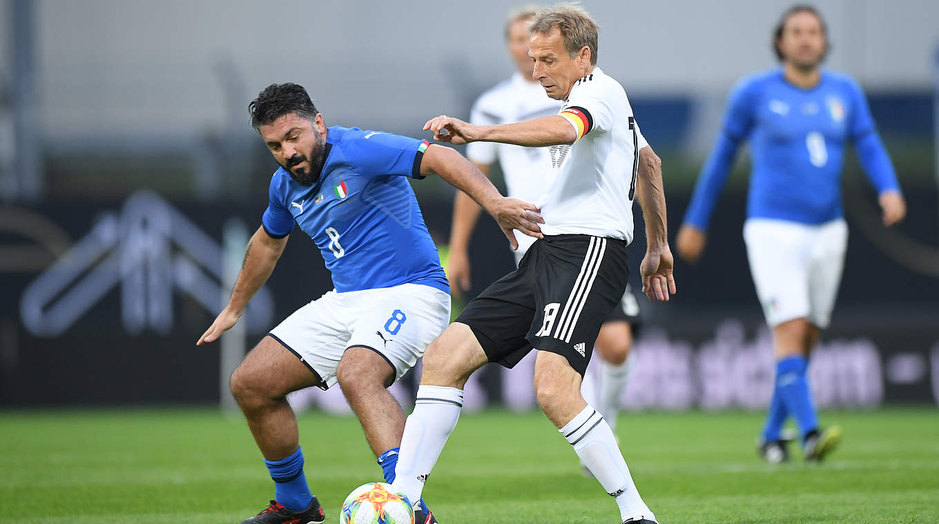 Wie in alten Zeiten: Jürgen Klinsmann (r.) im Duell mit Gennaro Gattuso © 2019 Getty Images