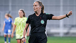 Leitet am Freitag ihr 18. Spiel in der Frauen-Bundesliga: Fabienne Michel © imago images/foto2press