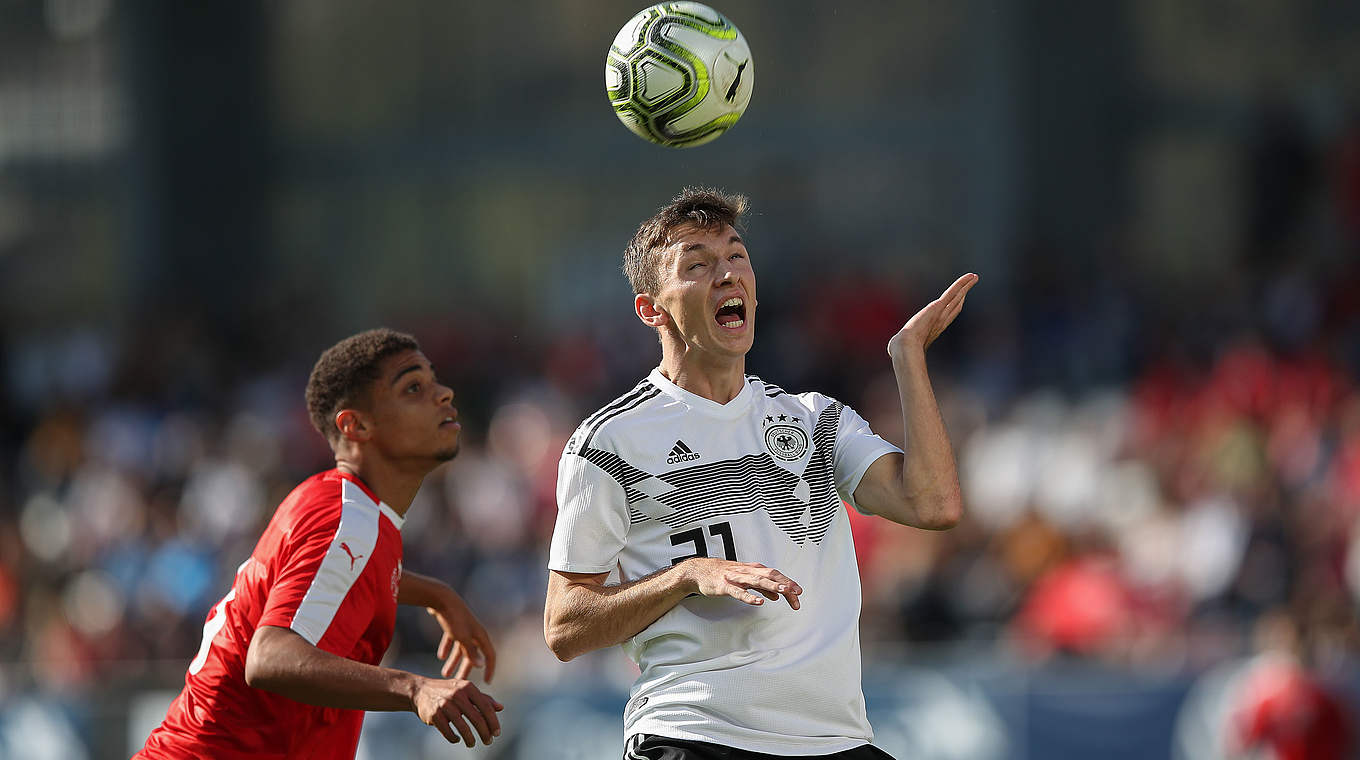 Big headed clearance: Midfielder Benjamin Goller © Getty Images