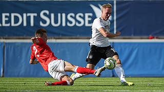 Zweikampf in der Tissot Arena: Florian Krüger (r.) wird gestoppt © Getty Images