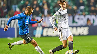Passgeber im Spiel gegen Estland: Kai Havertz (r.) © imago images/ActionPictures