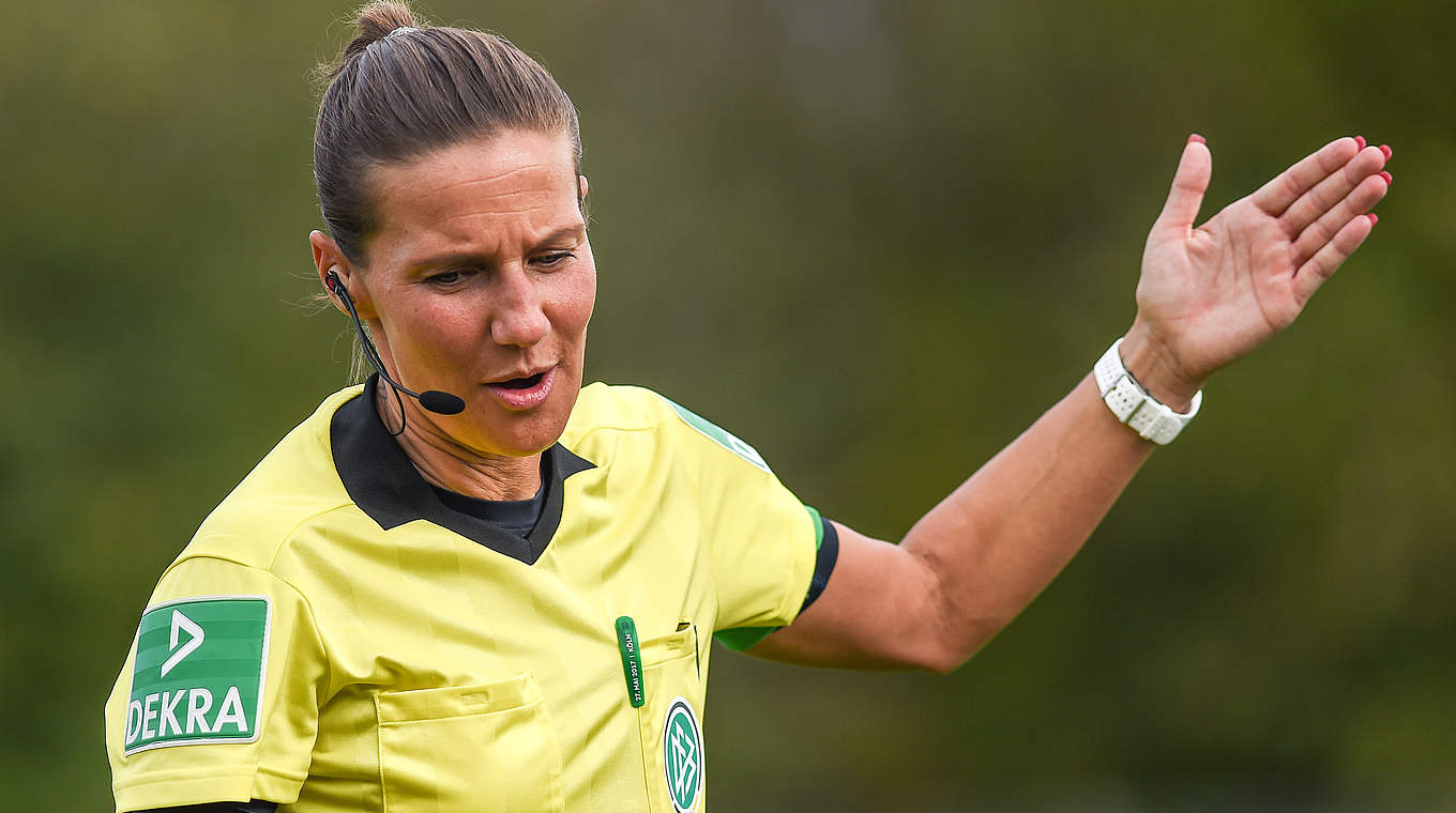 Leitet ihr 31. Spiel in der Frauen-Bundesliga:  Schiedsrichterin Nadine Westerhoff © Imago