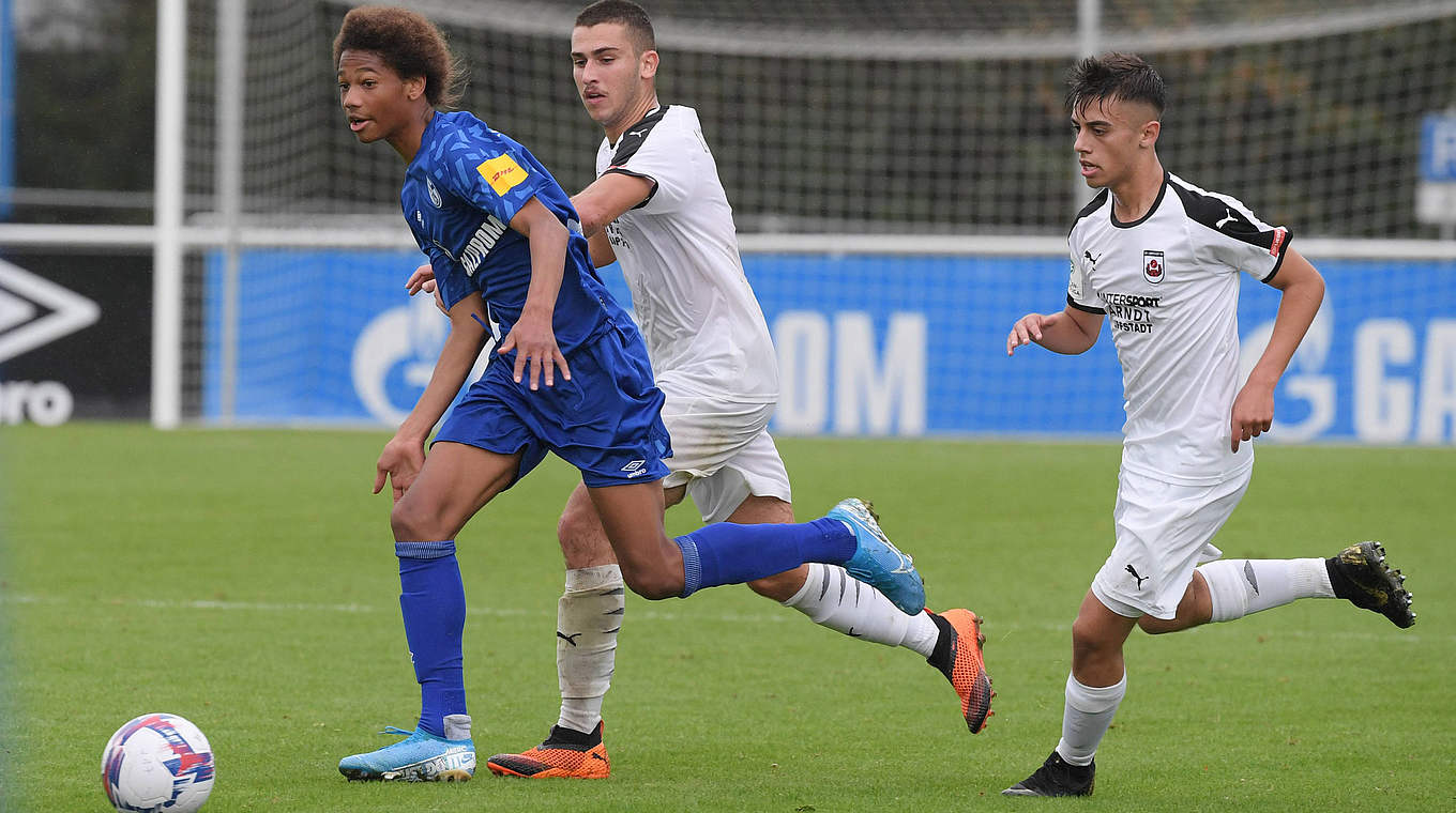 Auf den Spuren des großen Bruders Leroy: Sidi Sané überzeugt bei Schalkes U 17 © imago images / Team 2