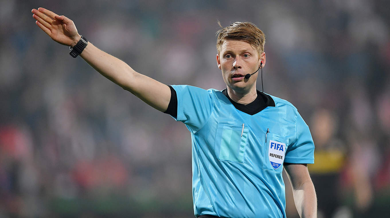Leitet in Frankfurt seine 125. Bundesligabegegnung: FIFA-Referee Christian Dingert © 2019 Getty Images
