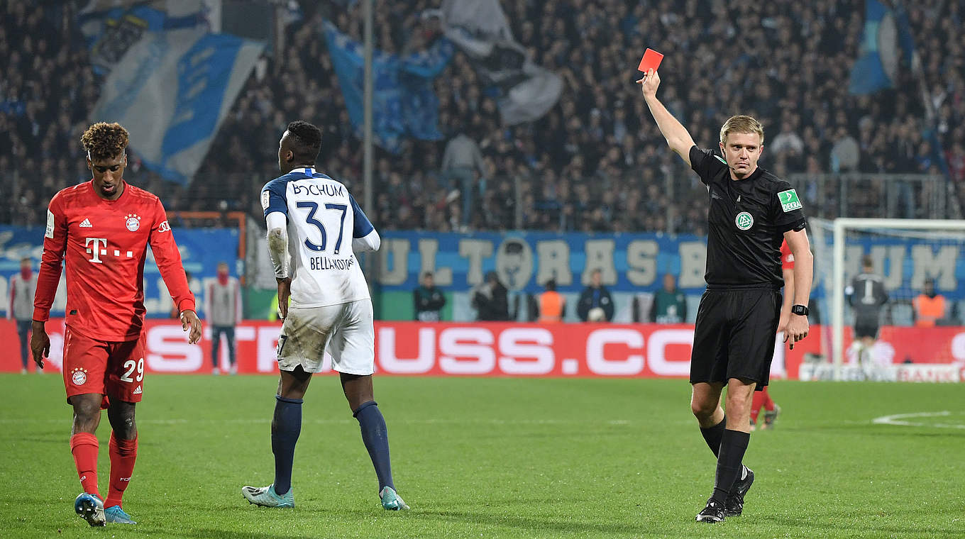 Muss nach Platzverweis zweimal im Pokal aussetzen: Armel Bella Kotchap (M.) © imago images/Team 2