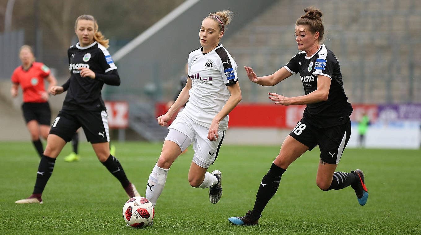 Duell der Tabellennachbarn: 1. FFC Frankfurt und SGS Essen eröffnen den 9. Spieltag © imago images / Hartenfelser