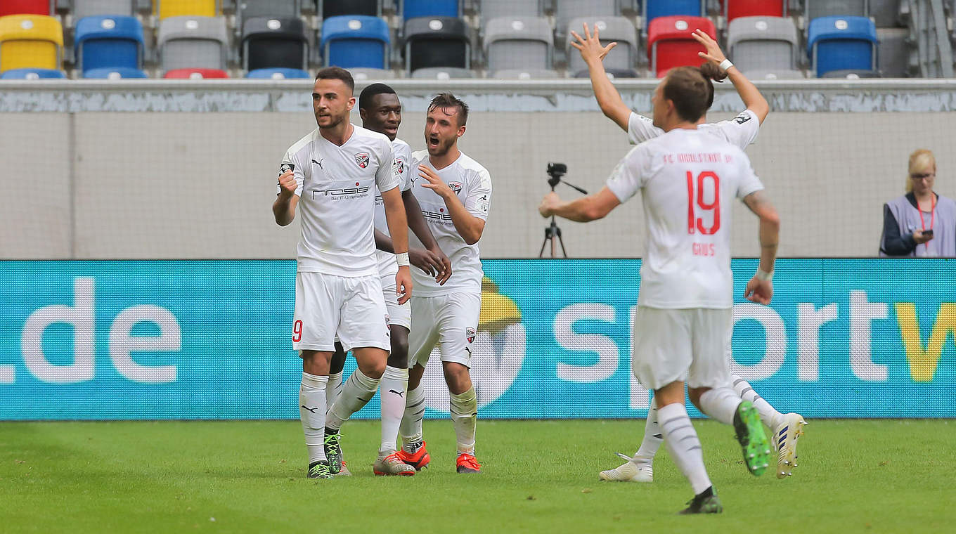 Fatih Kaya (l.): "Ich will meine Mitspieler immer mitreißen und antreiben" © GettyImages