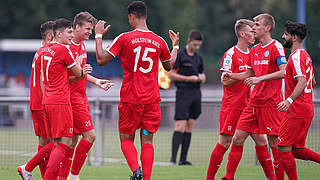 Abstiegskampf gegen den 1. FC Magdeburg: die U 19 von Holstein Kiel © imago images / MaBoSport