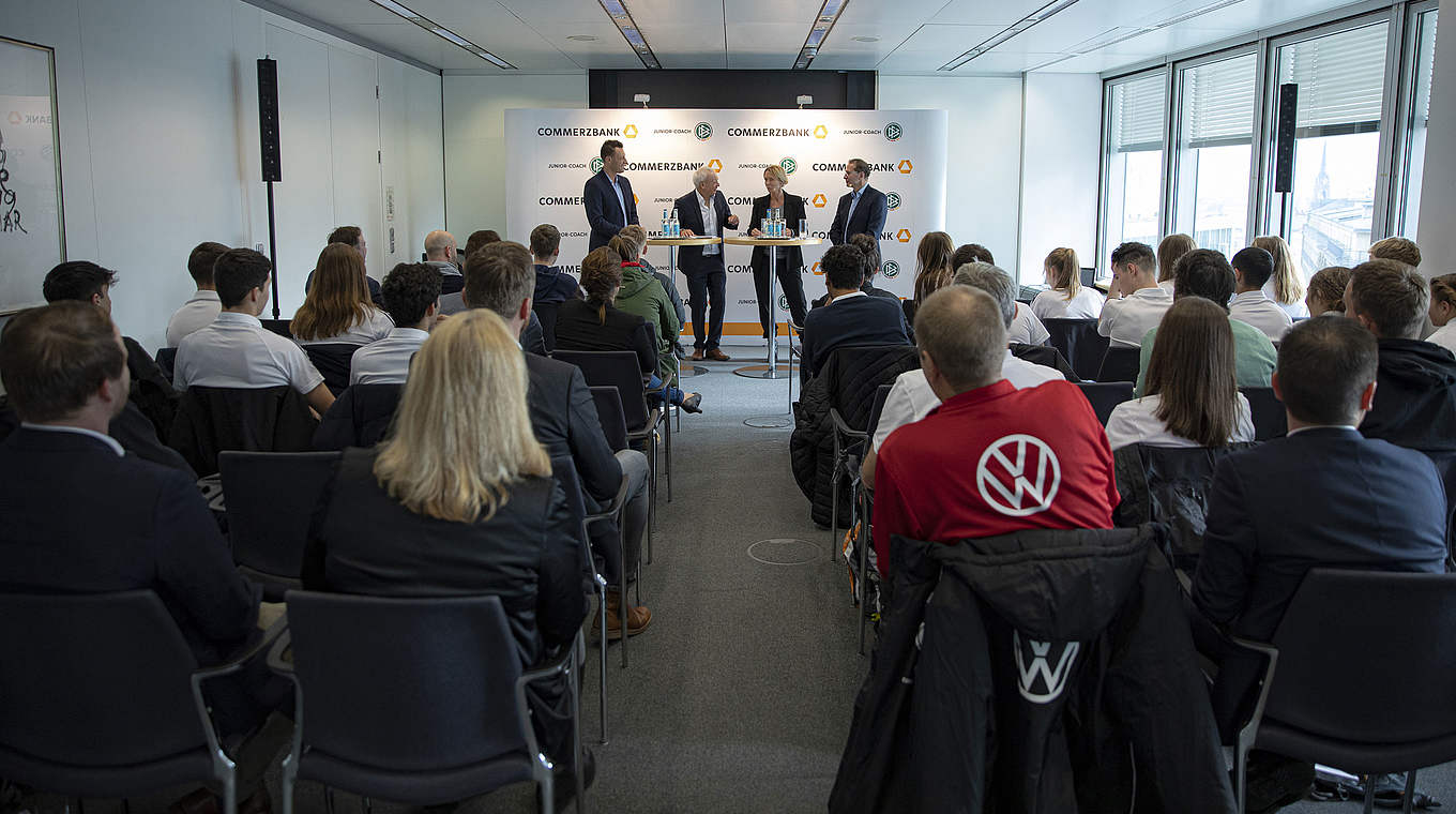 Erfolgsgeschichte: Veranstaltungen des "DFB-Junior-Coaches" gibt es seit 2013 © Thomas Boecker/DFB