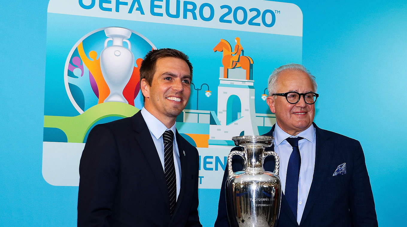 "Unsere Vorfreude auf die EURO 2020 ist riesig:" Fritz Keller (r.) mit Philipp Lahm © imago images/Patrick Scheiber