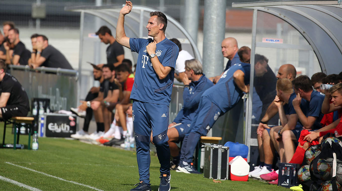Bayern-Coach Miroslav Klose: "Jeder rennt für den anderen, das hat mir super gefallen" © imago images/Sportfoto Rudel