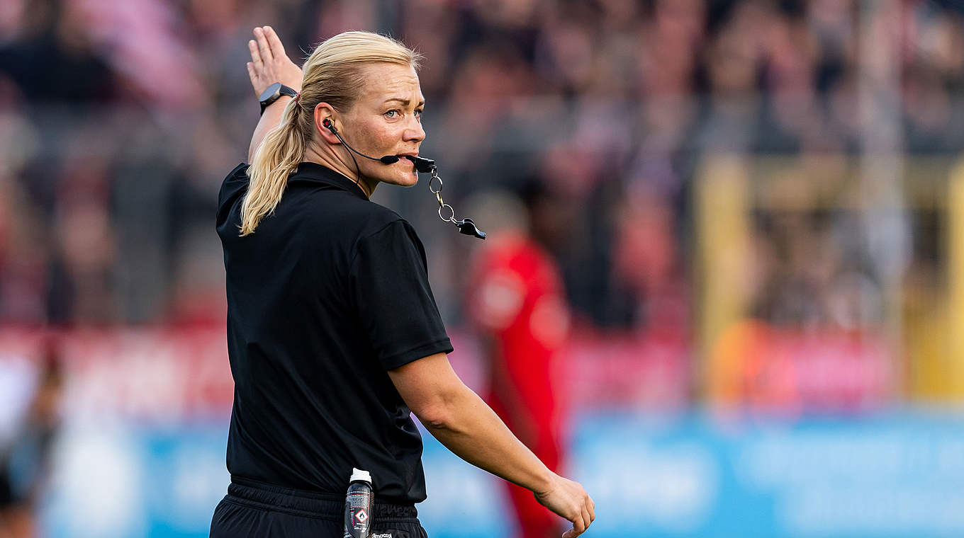 Leitet ihr 17. Spiel in der Bundesliga: Schiedsrichterin Bibiana Steinhaus © Getty Images