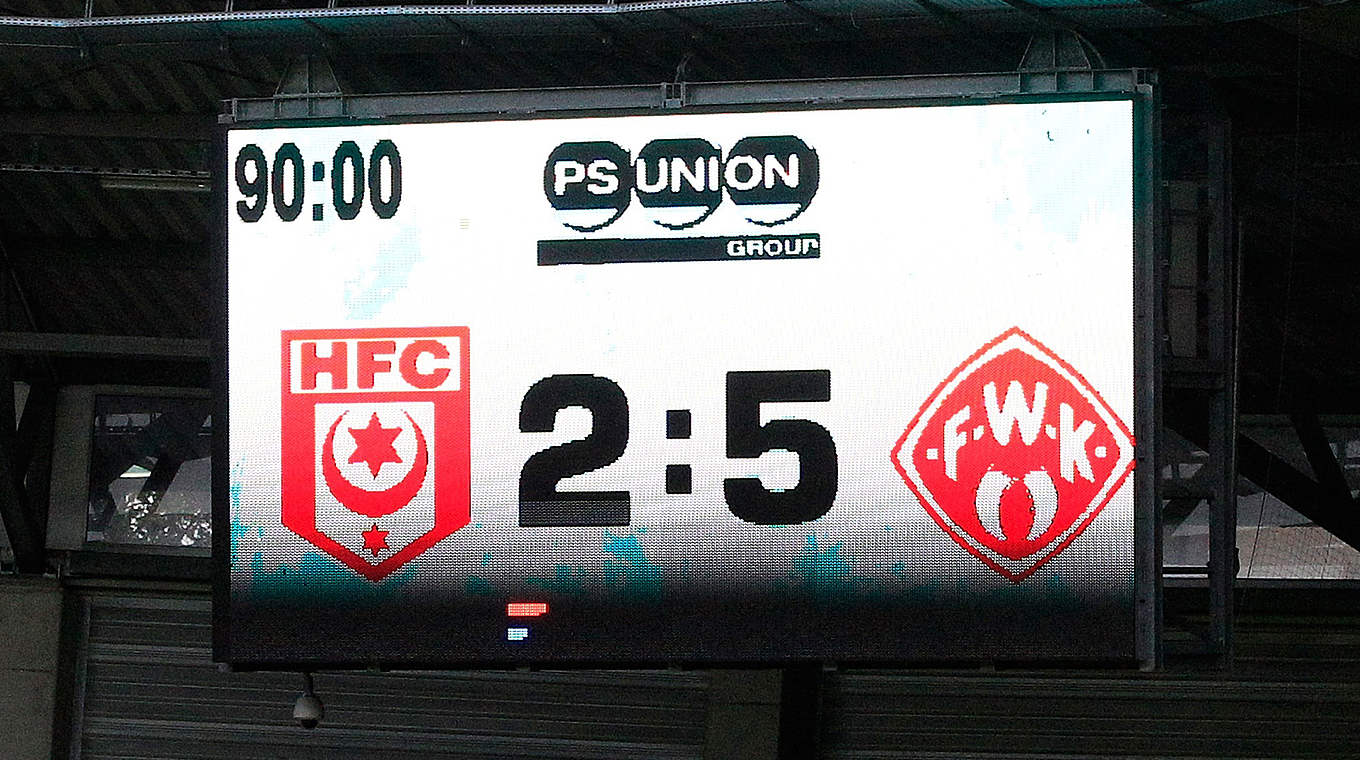 Der höchste von sieben Auswärtssiegen am 19. Spieltag: Würzburg gewinnt 5:2 in Halle © imago images/foto2press