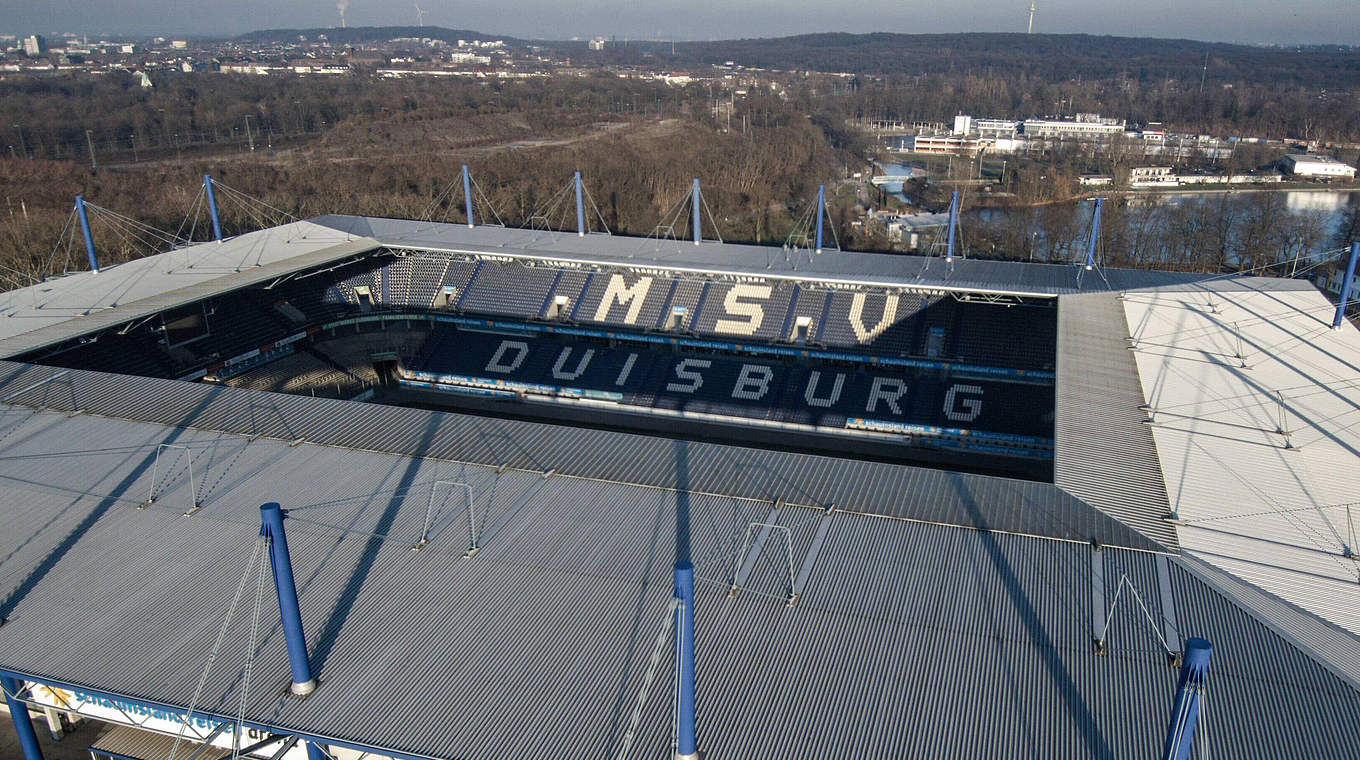 Schaden am Stadiondach: In Duisburg muss am 7. Spieltag ein Spiel abgesagt werden © imago/Eibner