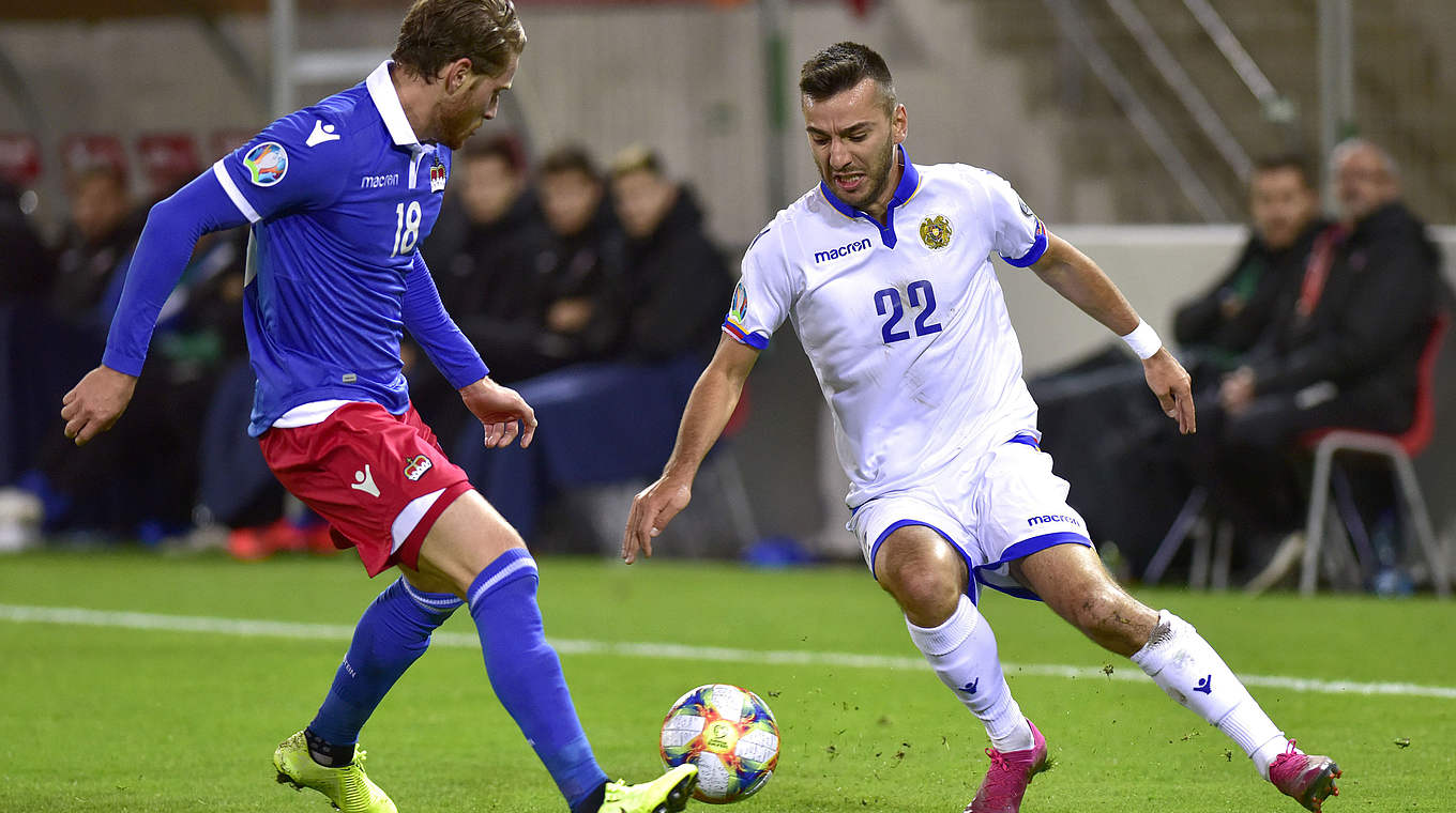 Adamyan (r.) has 18 senior caps for Armenia.  © imago images/Pius Koller