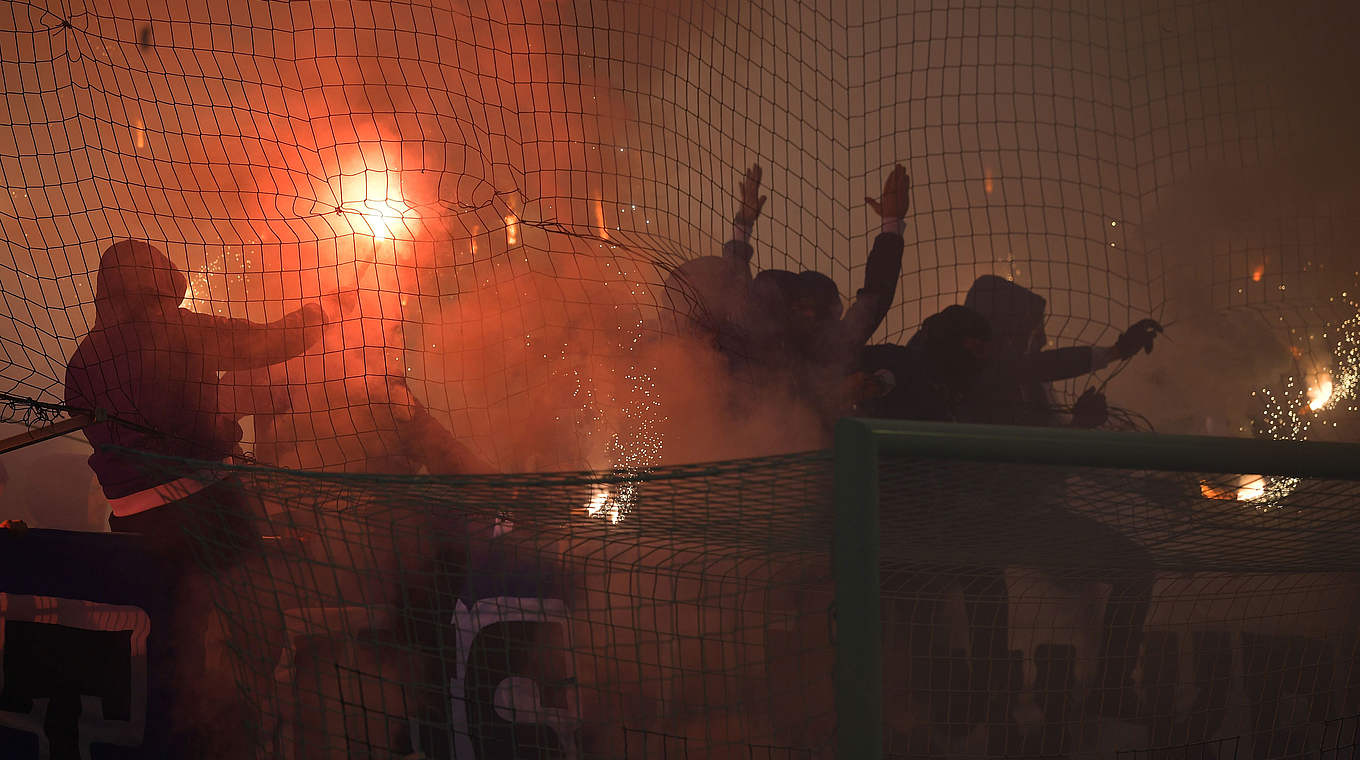 Massiv Pyrotechnik im Berliner Derby abgebrannt: Zuschauer von Hertha BSC © GettyImages