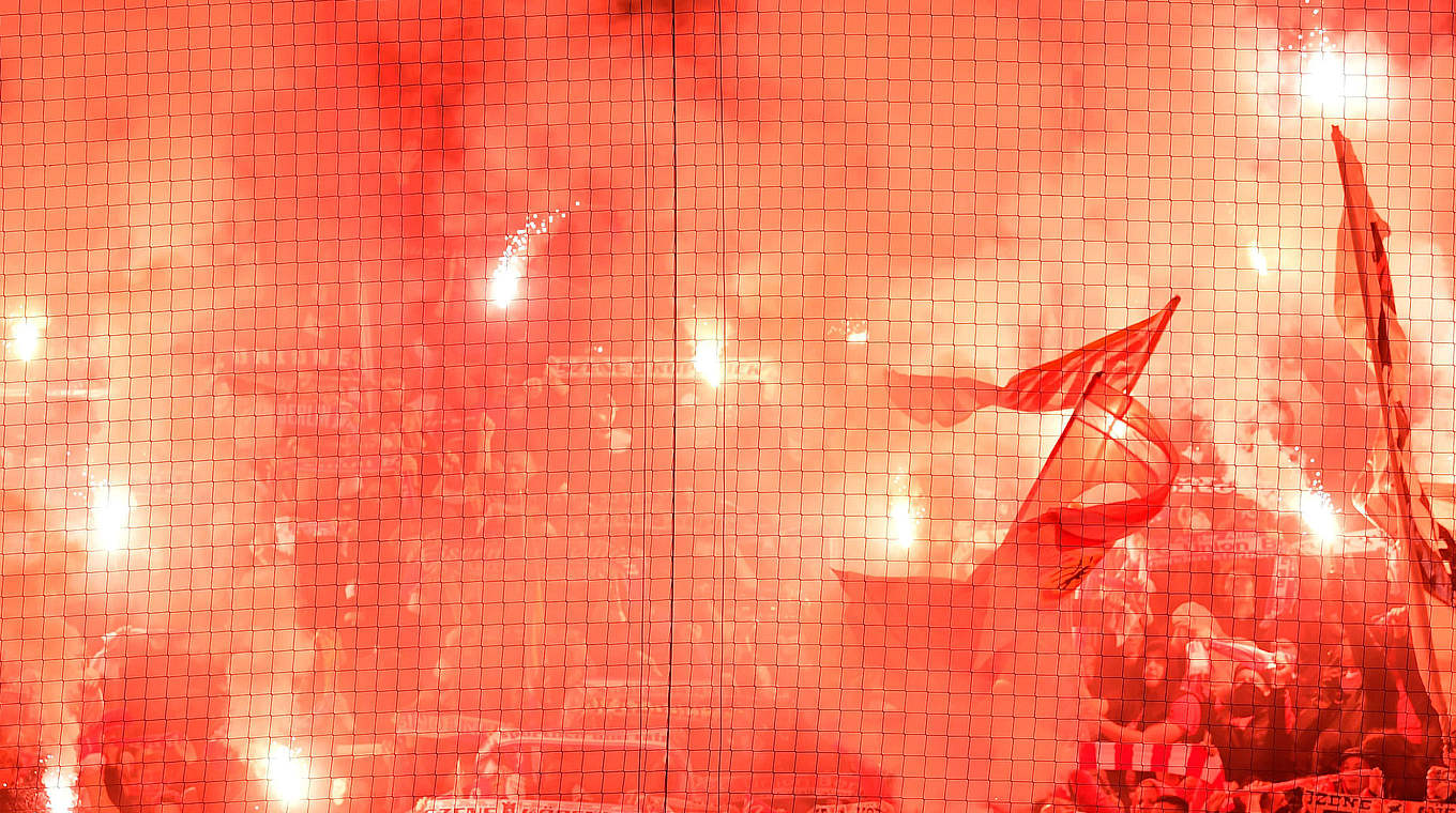 Massiv Pyrotechnik im Berliner Derby abgebrannt: Zuschauer von Union Berlin © GettyImages