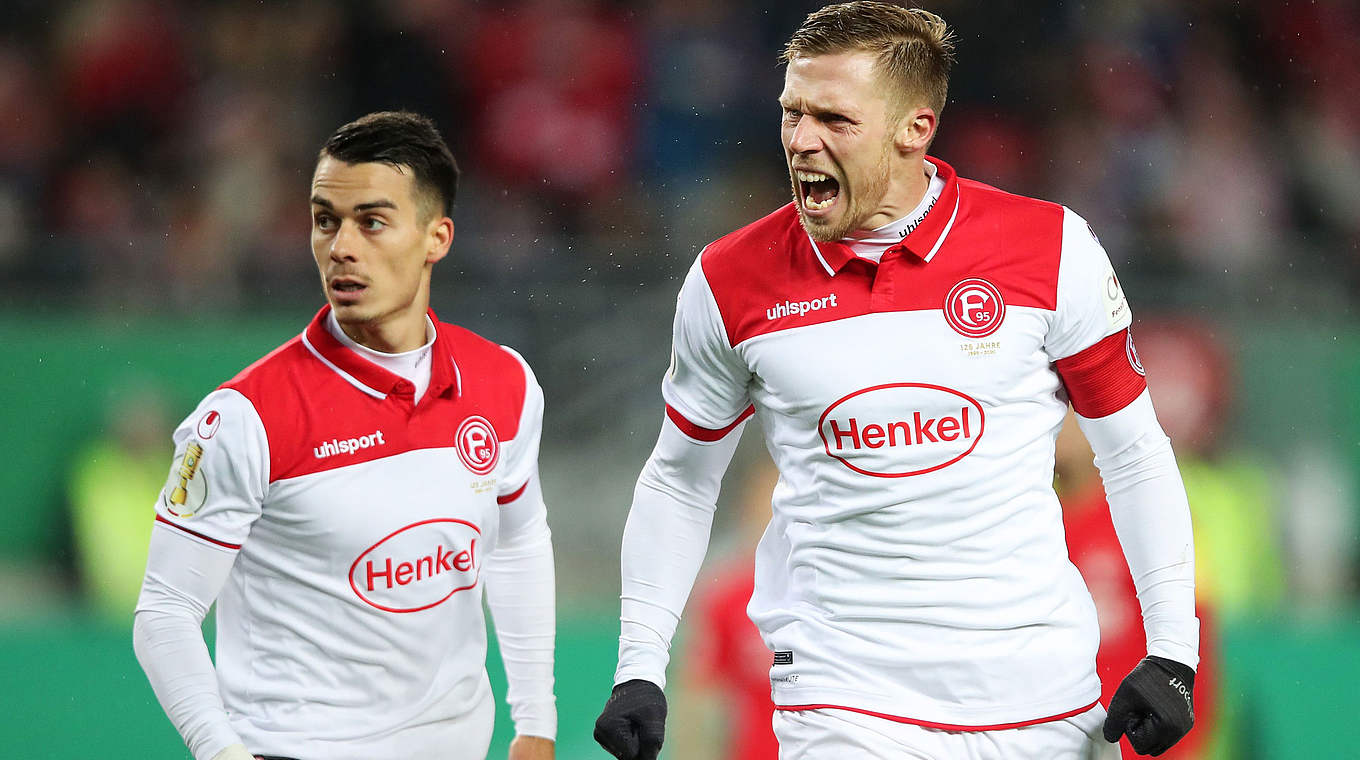 Führt sein Team mit zwei Treffern ins Viertelfinale: Fortuna-Torjäger Rouwen Hennings (r.) © Getty Images