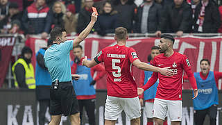 Für zwei Meisterschaftsspiele gesperrt: Hikmet Ciftci (r.) vom 1. FC Kaiserslautern © imago images/Kirchner-Media