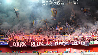 Pyrotechnik gegen den KFC Uerdingen gezündet: Zuschauer von Carl Zeiss Jena © Getty Images