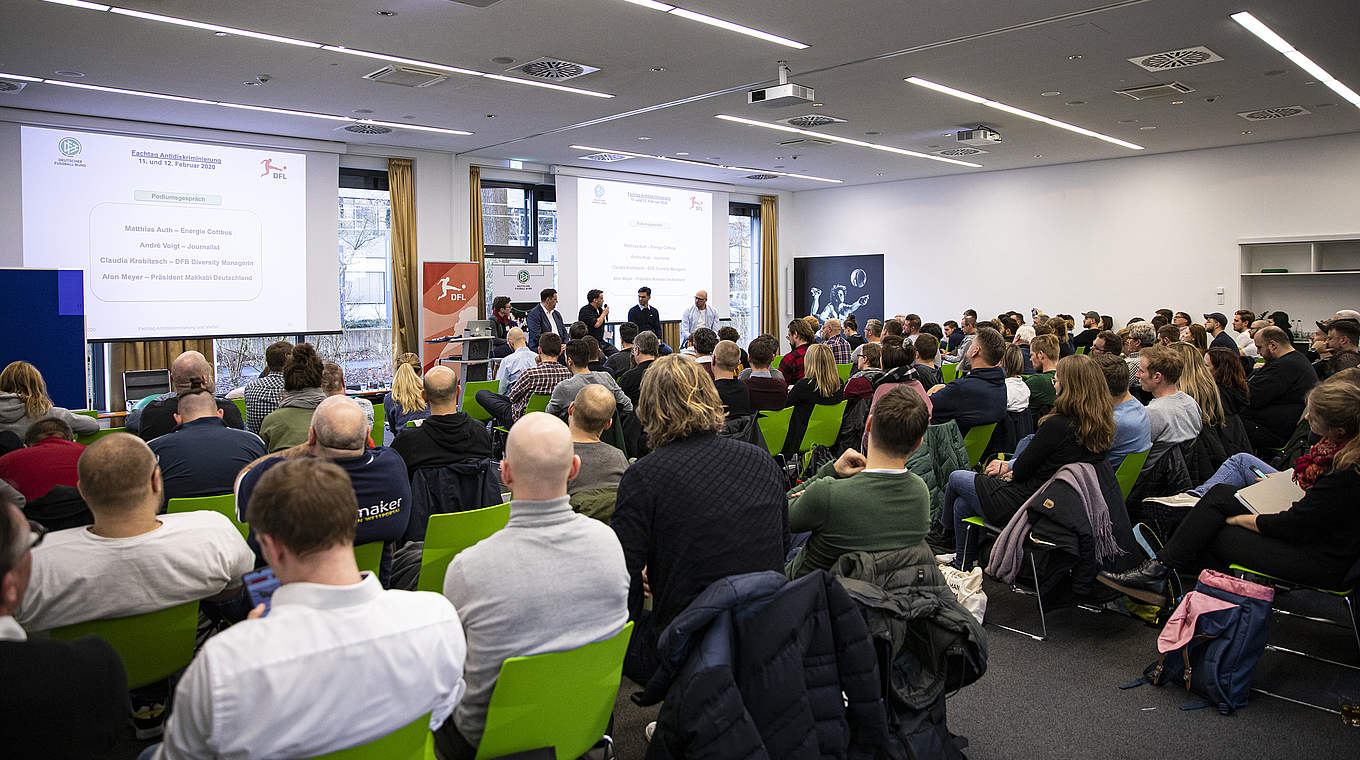Rund 140 Teilnehmer: "Mit unserem Angebot sind wir auf ein großes Interesse gestoßen" © Thomas Böcker/DFB