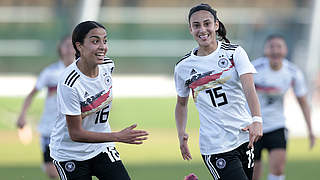 Bejubelt ihr ersten Tor für die deutsche U 16: Ilayda Acikgoz (r.) © Getty