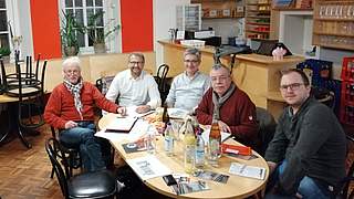 Treffen in München: Fan Club-Betreuer Erbel (2.v.l.) und die Initiative 
