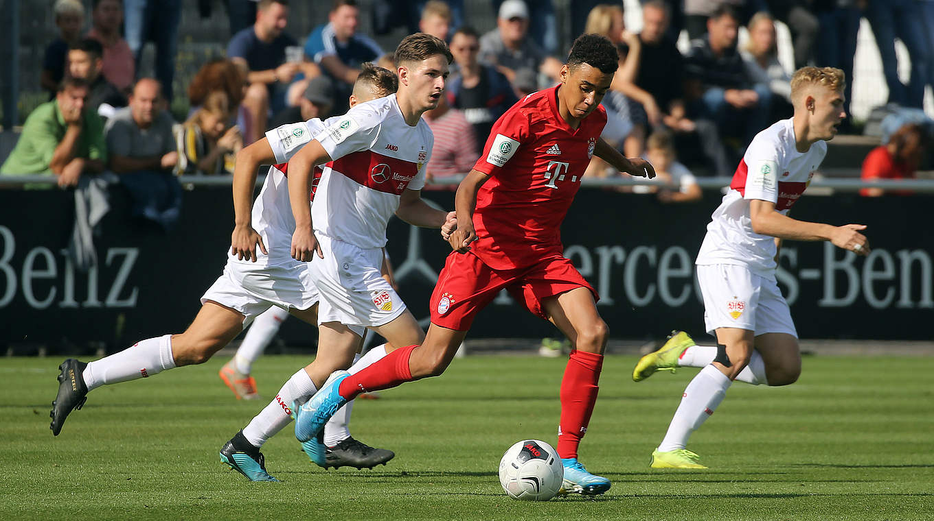 Duell aus dem ersten Spiel: In der Hinrunde hat der FC Bayern die Nase vorn © imago images/Sportfoto Rudel