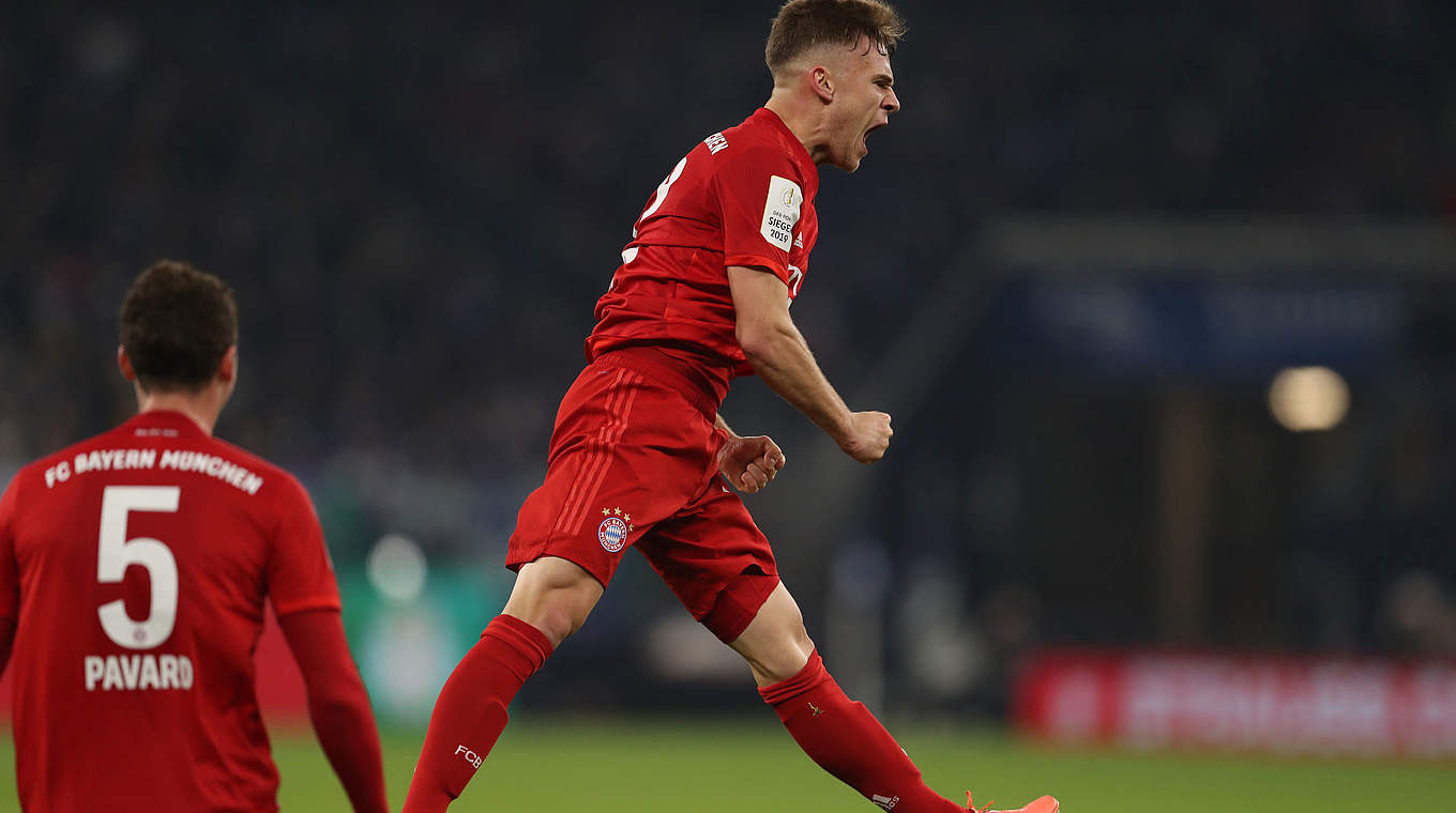 Ab ins Halbfinale: Joshua Kimmich freut sich über seinen Treffer auf Schalke © Getty Images