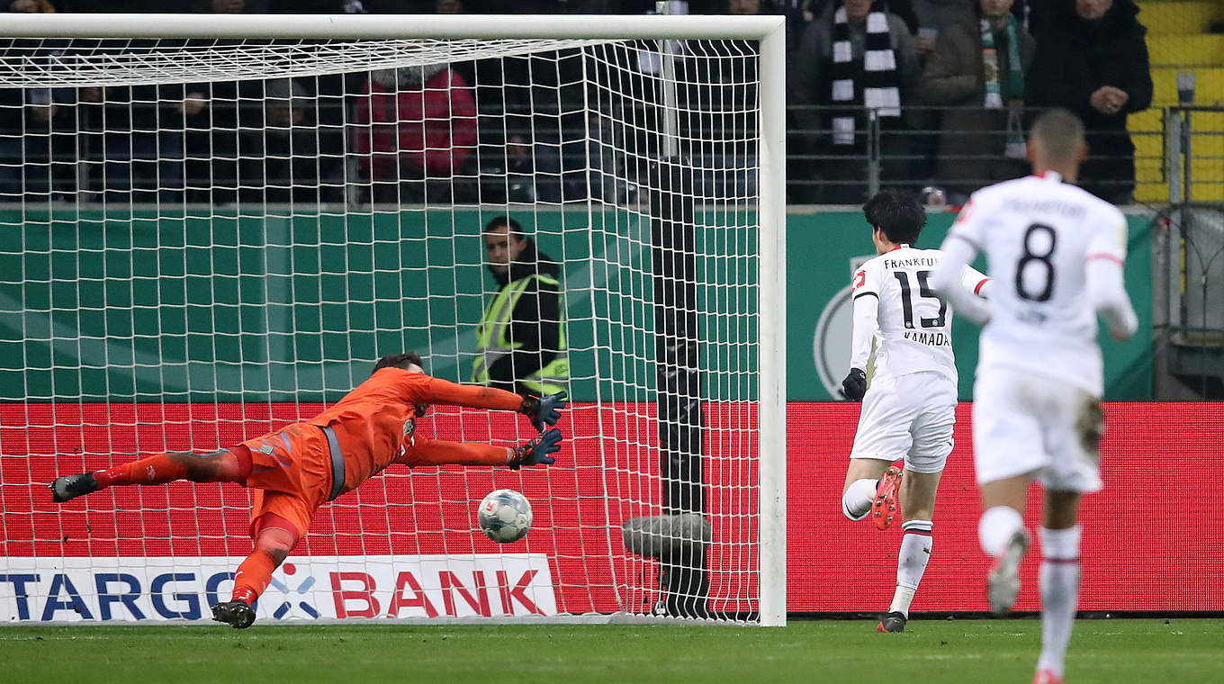 Zweiter Frankfurter Streich: Daichi Kamada (2.v.r.) netzt aus kurzer Distanz ein © GettyImages