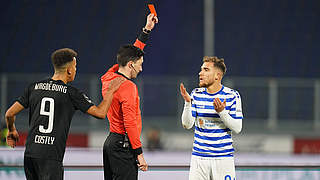 Muss fünf Spiele wegen einer Sperre pausieren: Ahmet Engin (r.) vom MSV Duisburg © imago