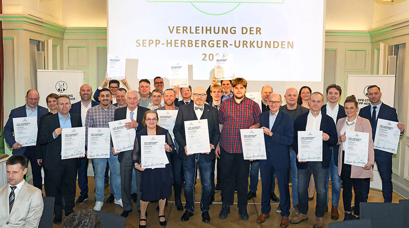 In fünf Kategorien ausgezeichnet: die Gewinner der Sepp-Herberger-Urkunden © Carsten Kobow
