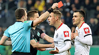 Einspruch gegen Pokalsperre wird am 23. Juni verhandelt: Frankfurts Filip Kostic (r.) © imago images/HMB-Media