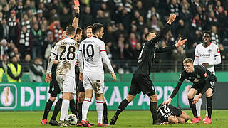 Im Pokalviertelfinale gegen Bremen vom Platz gestellt: Frankfurts Filip Kostic (Nr. 10). © imago images/foto2press