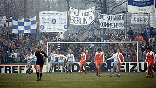 Feierlaune im Waldaustadion: Die Stuttgarter Kickers werfen Fortuna Düsseldorf raus © imago