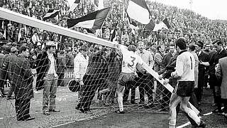 Pfosten gebrochen, Spiel am Grünen Tisch verloren: Mönchengladbach am 3. April 1971 © imago