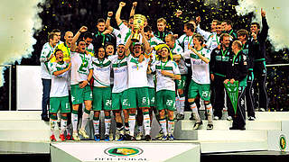 Strahlende Sieger: 2009 gewinnt Werder Bremen zum sechsten Mal den DFB-Pokal © Getty Images