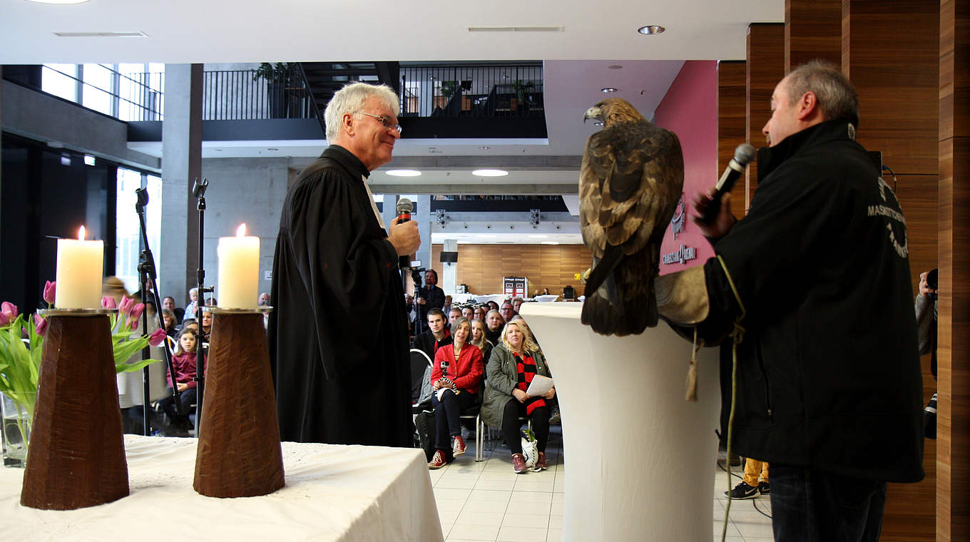 "Mir rutschte das Herz in die Hose": Adler in der Stadionkapelle - und Nationalspieler © Volker Rahn