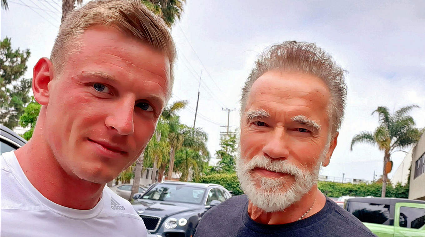 Lowitsch mit Schwarzenegger (r.): "Arnold ist stets für einen guten Spruch zu haben" © Marcel Lowitsch privat