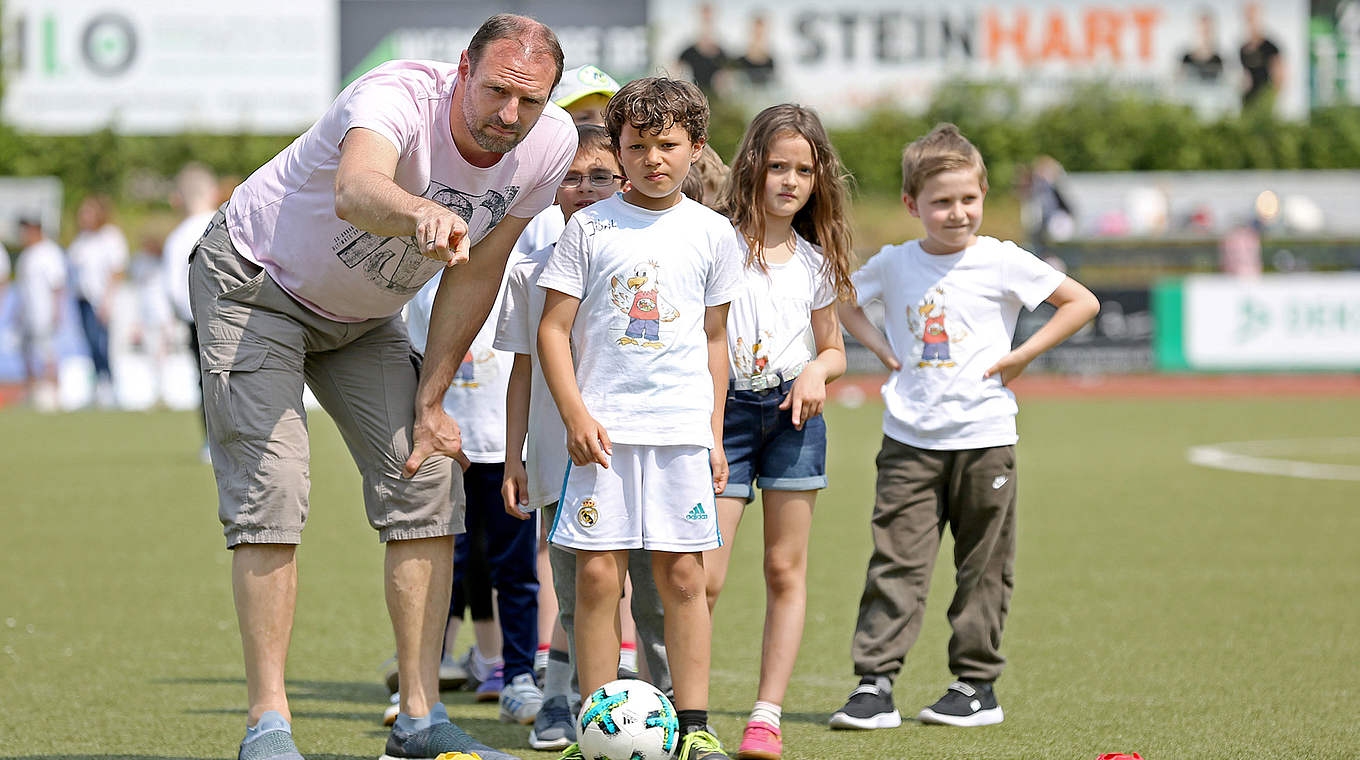 Berichtet im Online-Seminar über seine Karriere: Ex-Nationalspieler Jens Nowotny (l.) © DFB-Stiftung Sepp Herberger