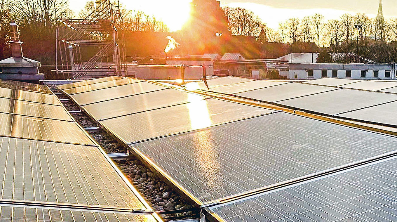 Auf dem Dach des Nachwuchsleistungszentrums: 200 Quadratmeter Solarmodule © SWU