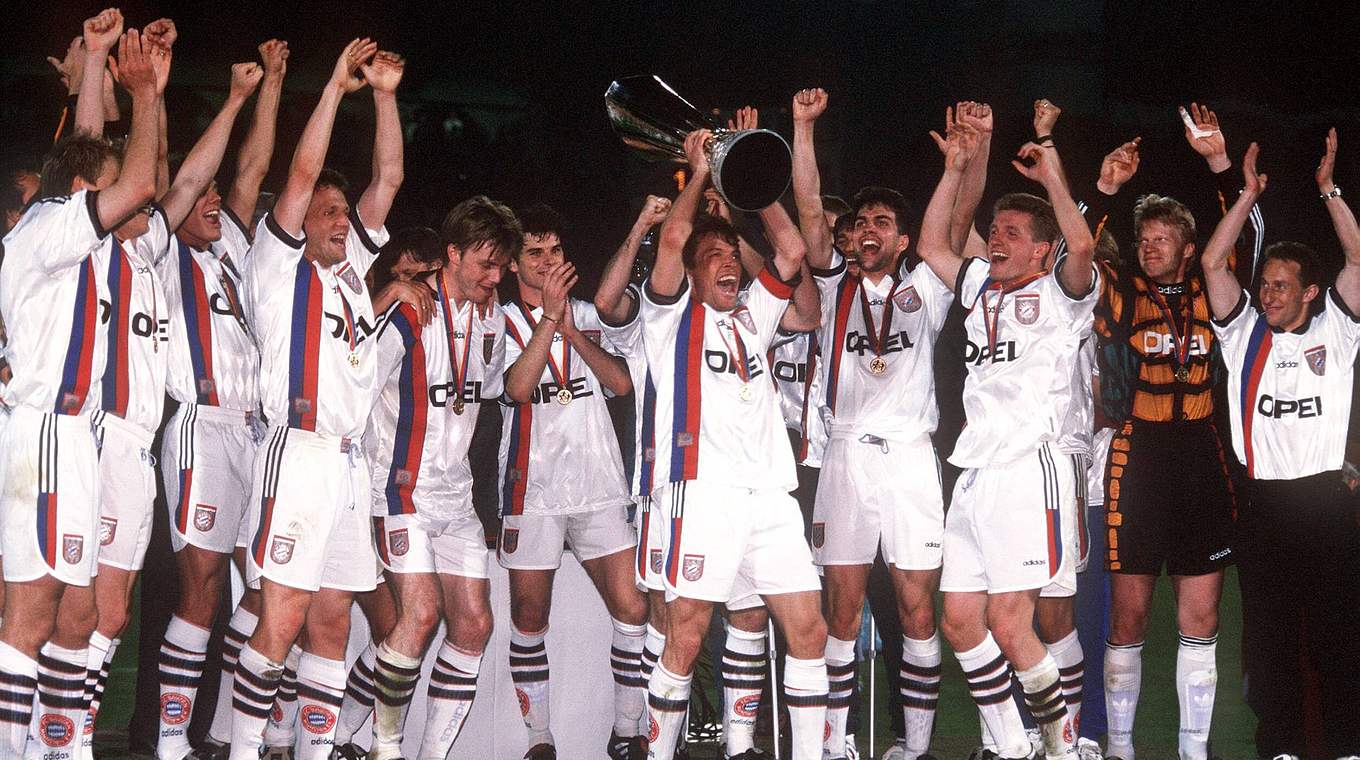 Europäische Trophäensammlung komplettiert: Der FC Bayern holt den UEFA-Cup 1996 © imago