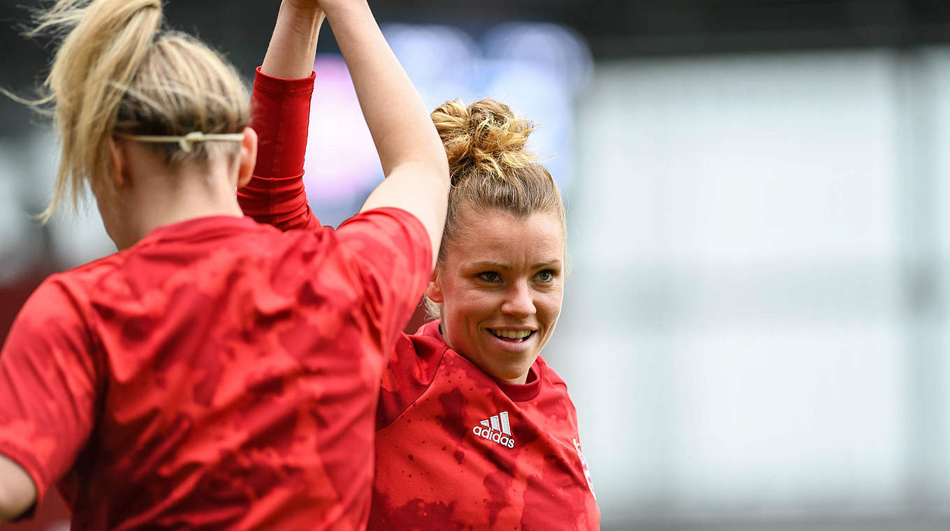 "Die Lust am Fußball ist bei uns riesig": Linda Dallmann und die Frauen des FC Bayern © imago images/Beautiful Sports