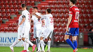 Ingolstädter Jubeltraube: Der FCI gewinnt in Unterhaching und hält den Anschluss an die Aufstiegsplätze © imago images / foto2press