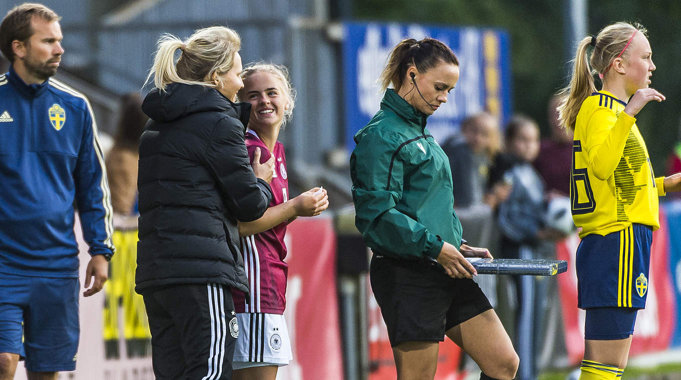 Friederike Kromp (2.v.l.): "Wir als Sportler wollen die Dinge auf dem Rasen entscheiden" © 2019 Getty Images