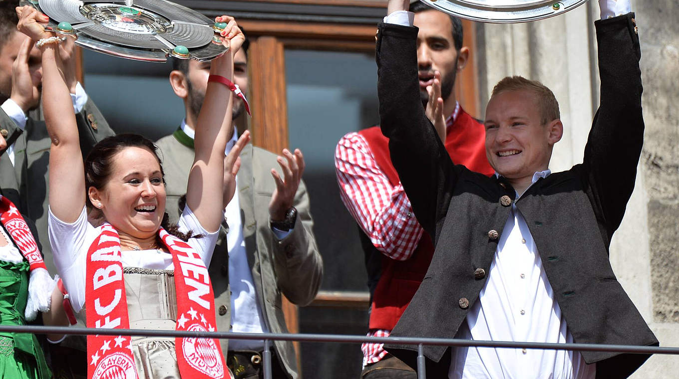 Doppelte Meisterfeier 2016 als Highlight: Nicole Rolser (l.) mit Sebastian Rode © imago