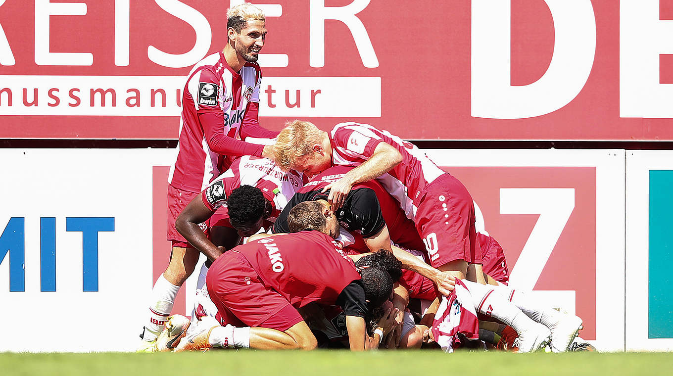 Grenzenloser Jubel: Die Kickers steigen durch ein spätes Tor in die 2. Bundesliga auf © GettyImages