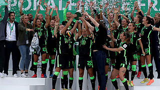 Wolfsburg celebrate their seventh DFB-Pokal title.  © GettyImages