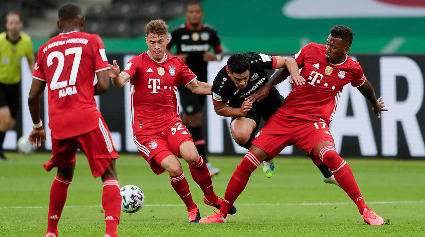 Kein Durchkommen: Drei Münchner stoppen Leverkusens Nadiem Amiri © Thomas Böcker/DFB
