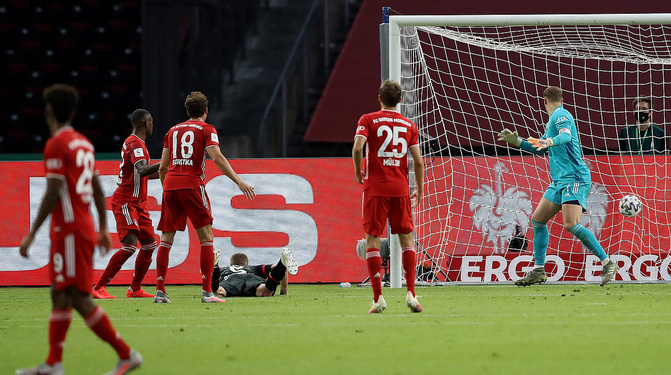 Hoffnungsschimmer: Sven Bender (4.v.l.) verkürzt für Leverkusen © GettyImages